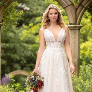 Brand new gorgeous dress still in the box!